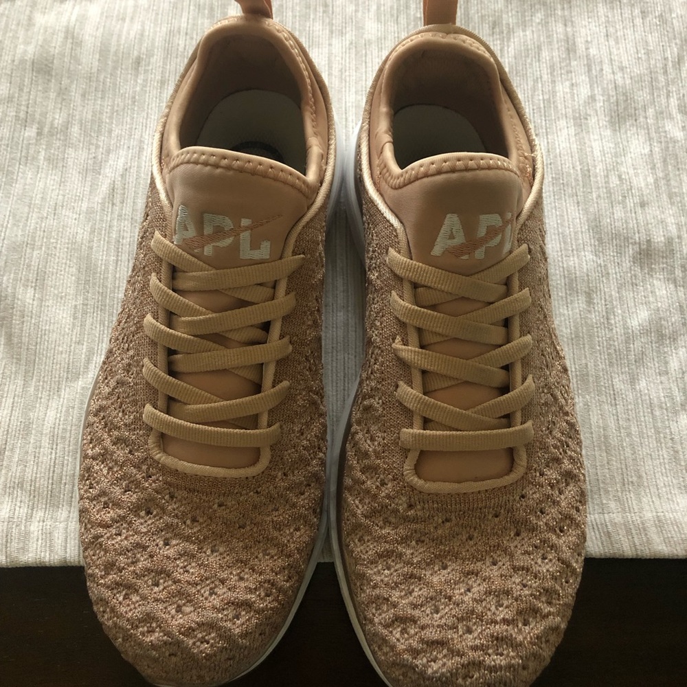 APL WOMEN TECHLOOM PHANTOM ROSE GOLD RUNNING SHOE